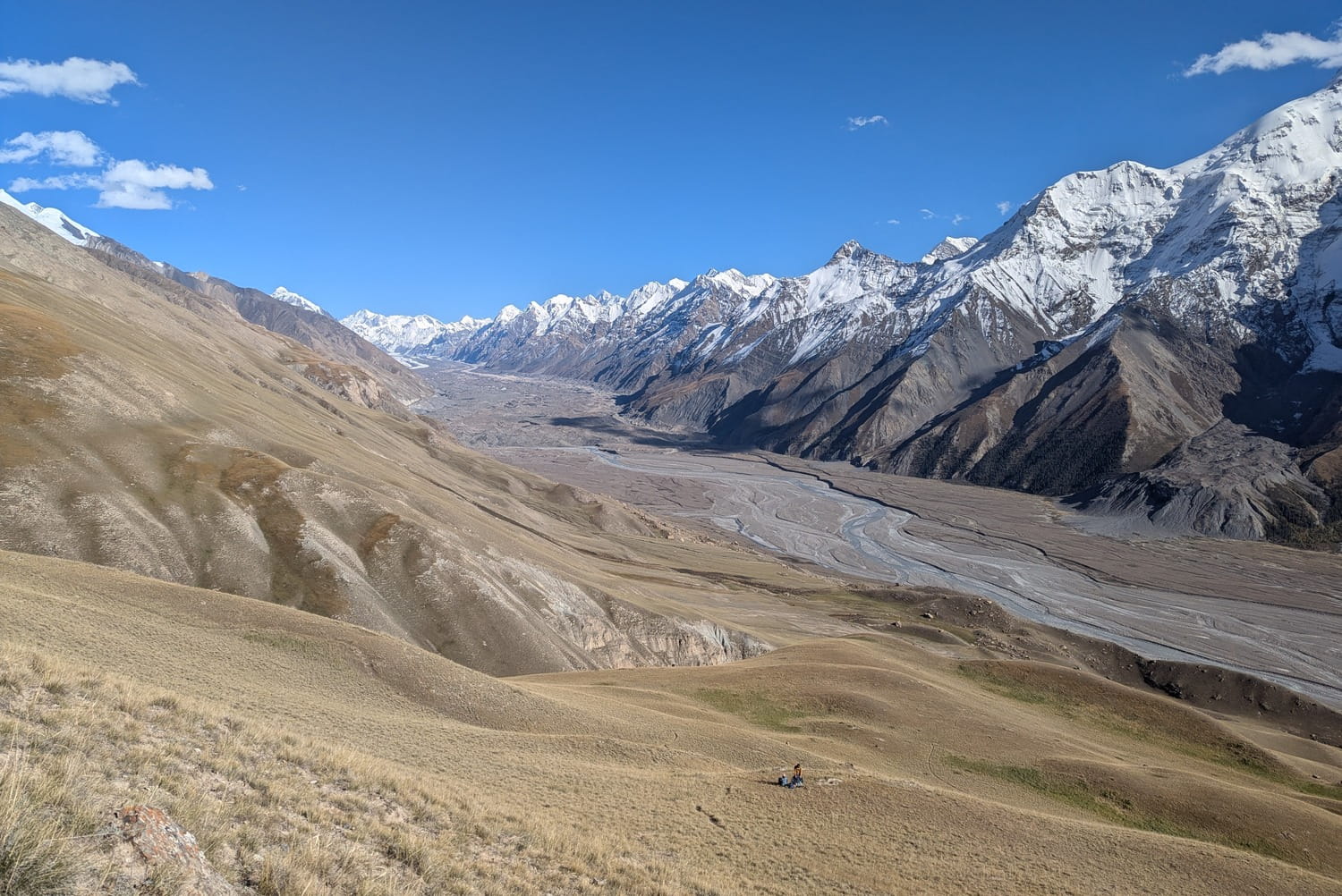 Snow capped mountains and glaciers seen from the descent of Tjuz Pass.