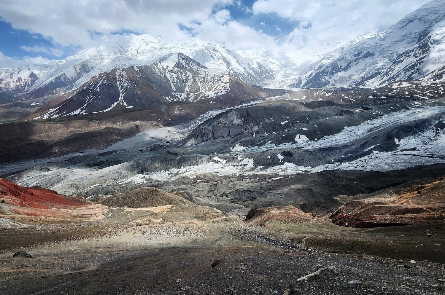 The Lenin Massif seen from travellers pass.