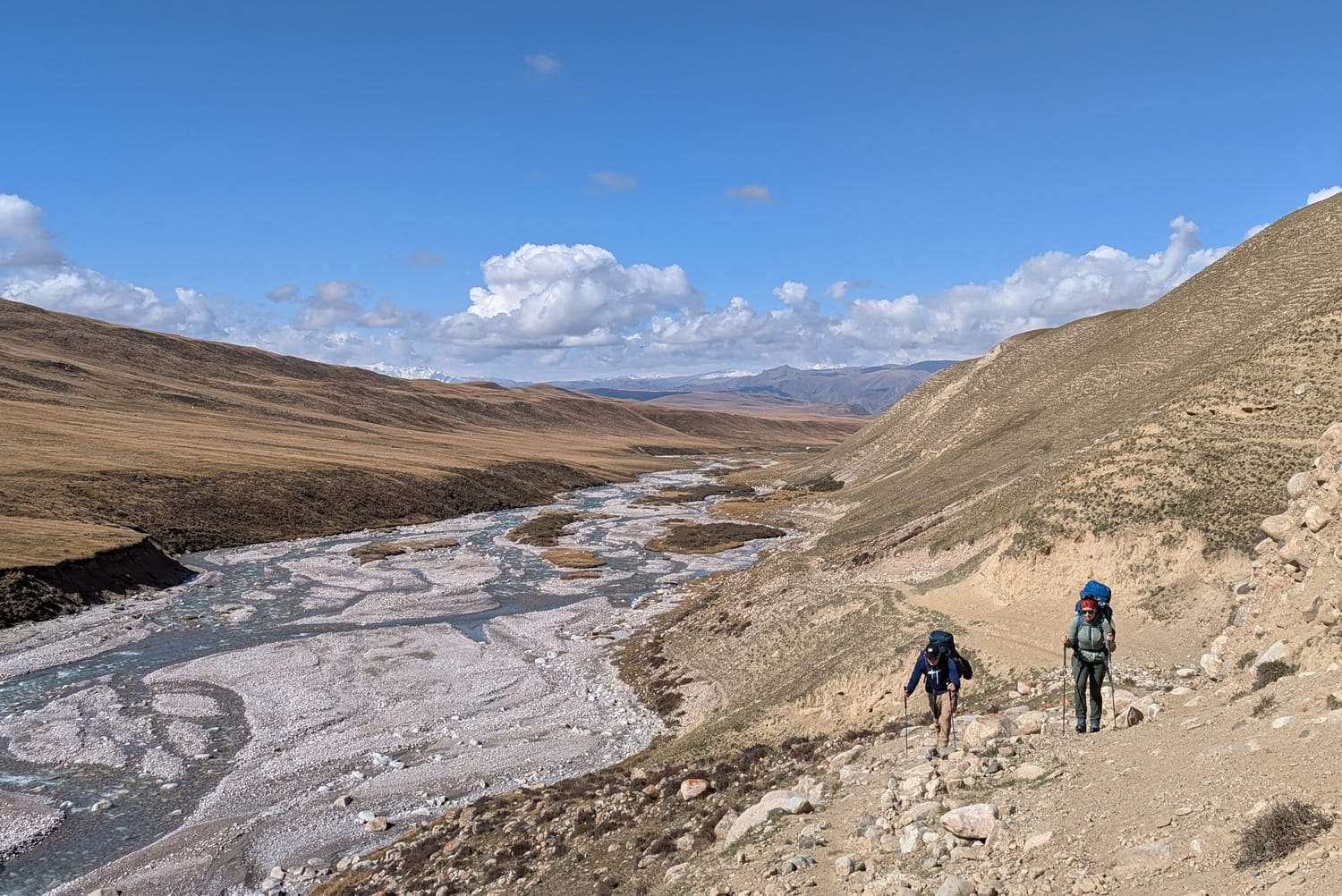 Florian and Samira Hiking alongside the Tjuz River