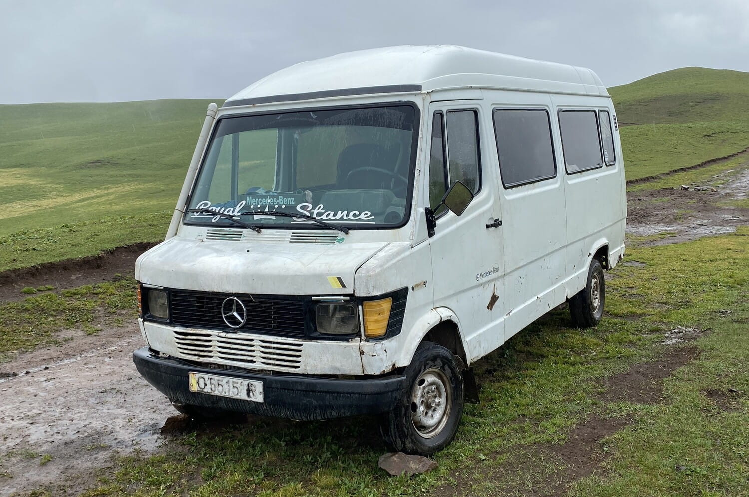 A typical Marshruktra Mini-bus